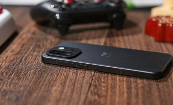 短期股票配资门户 高性价比性能旗舰手机, 小米Redmi K80 Pro与一加13T如何选择?